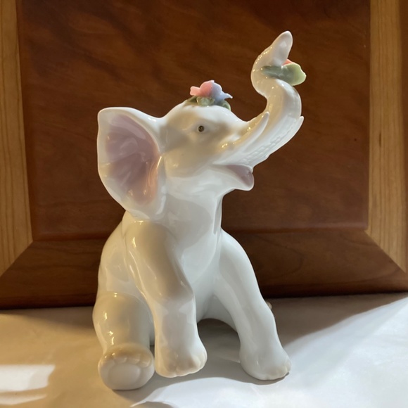 HOST PiCK Vintage Small Ceramic Elephant with Pastel Flowers - Picture 2 of 10